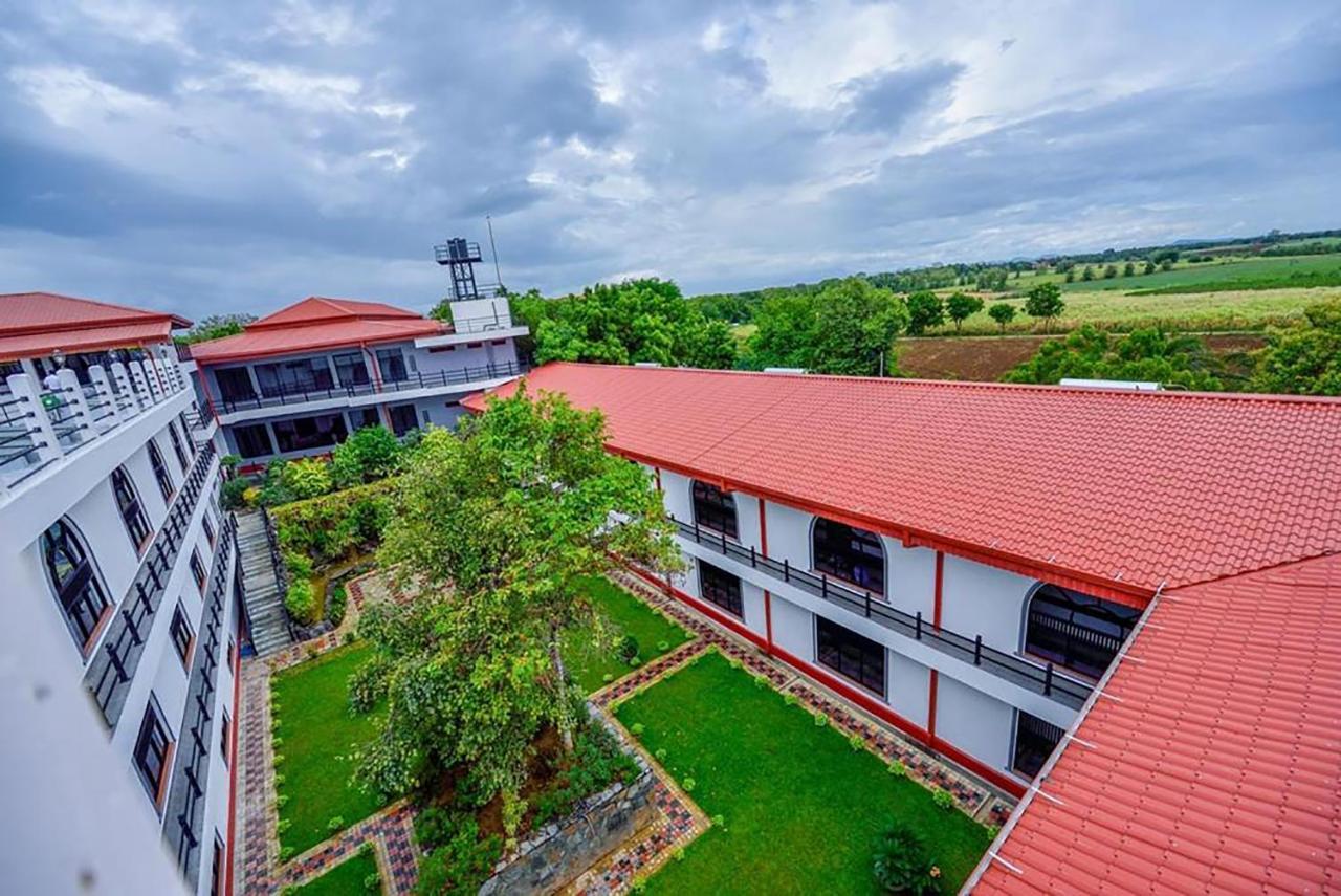Centauria Wild Hotel Udawalawe Eksteriør billede