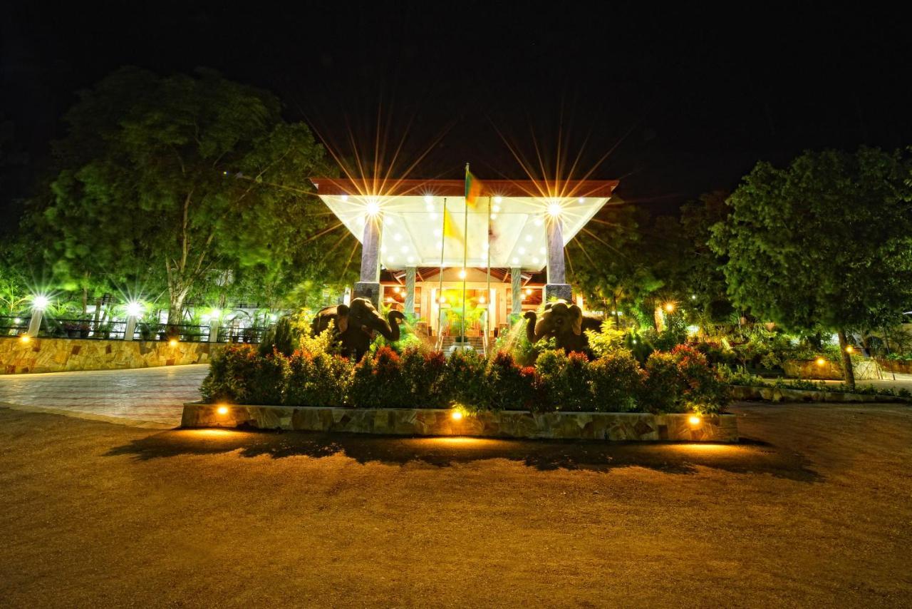 Centauria Wild Hotel Udawalawe Eksteriør billede